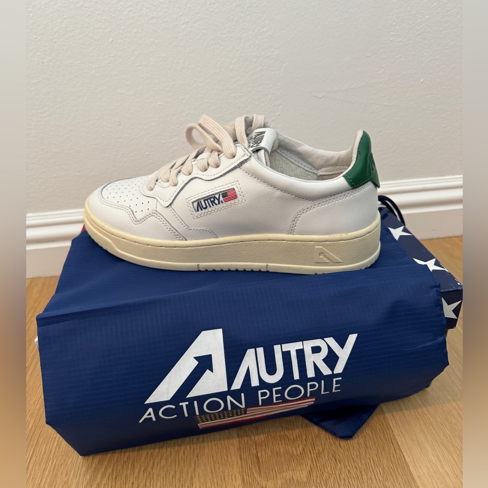 The IT sneaker… brand new in box Autry Medalist sneaks!